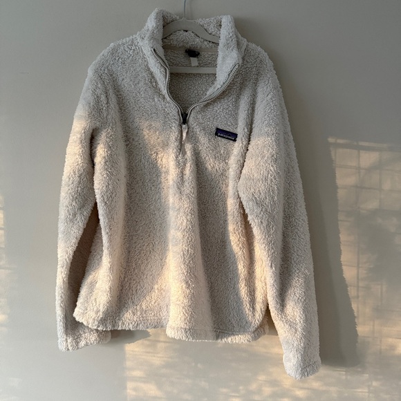Patagonia cream/ white sherpa quarter zip sweater - Picture 2 of 6